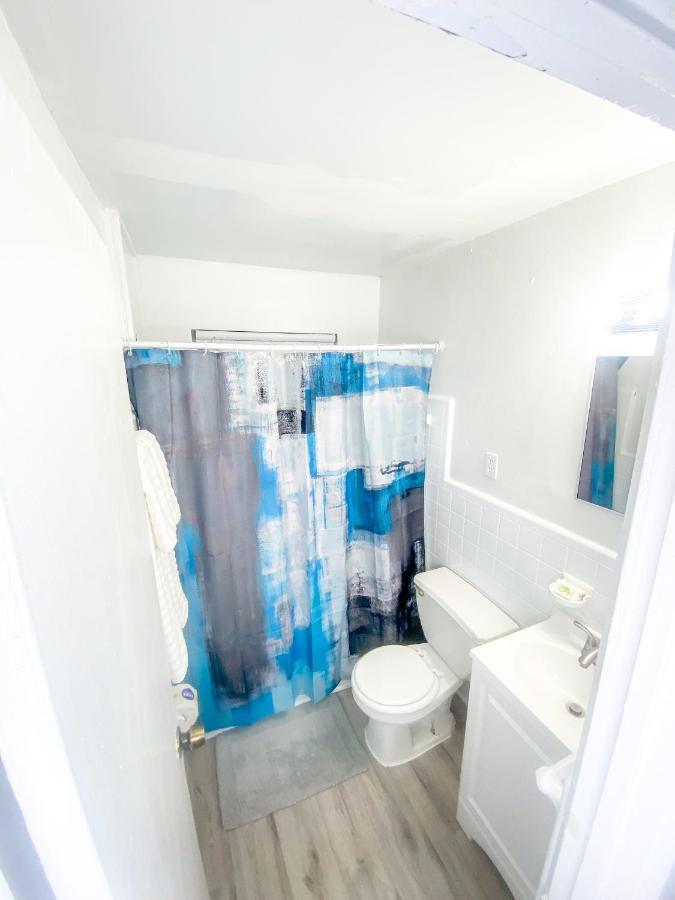 Uptown Inn & Suites St. Petersburg Bagian luar foto