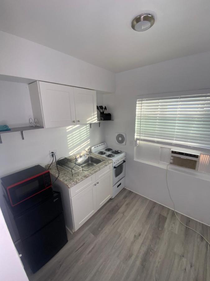 Uptown Inn & Suites St. Petersburg Bagian luar foto