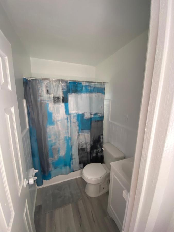 Uptown Inn & Suites St. Petersburg Bagian luar foto