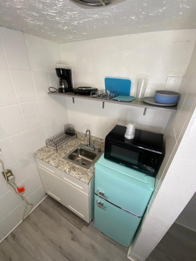 Uptown Inn & Suites St. Petersburg Bagian luar foto