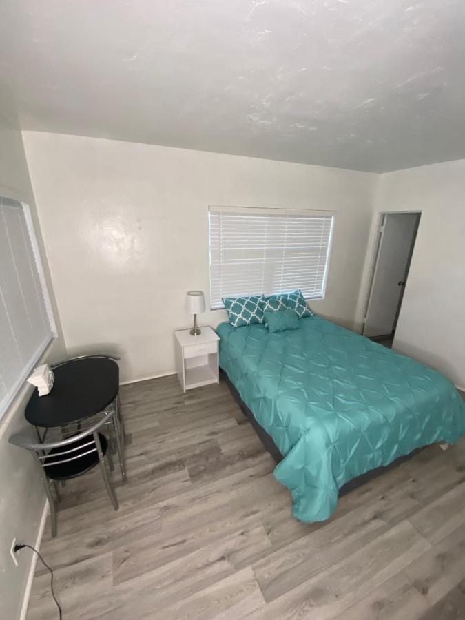 Uptown Inn & Suites St. Petersburg Bagian luar foto