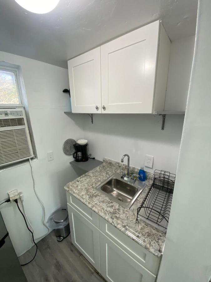Uptown Inn & Suites St. Petersburg Bagian luar foto