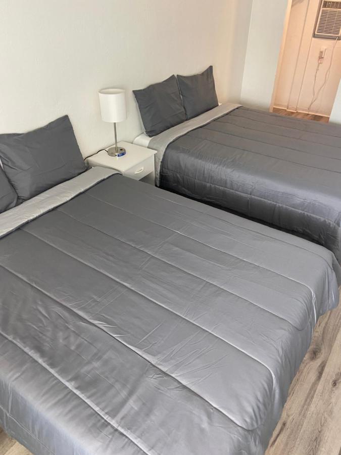 Uptown Inn & Suites St. Petersburg Bagian luar foto