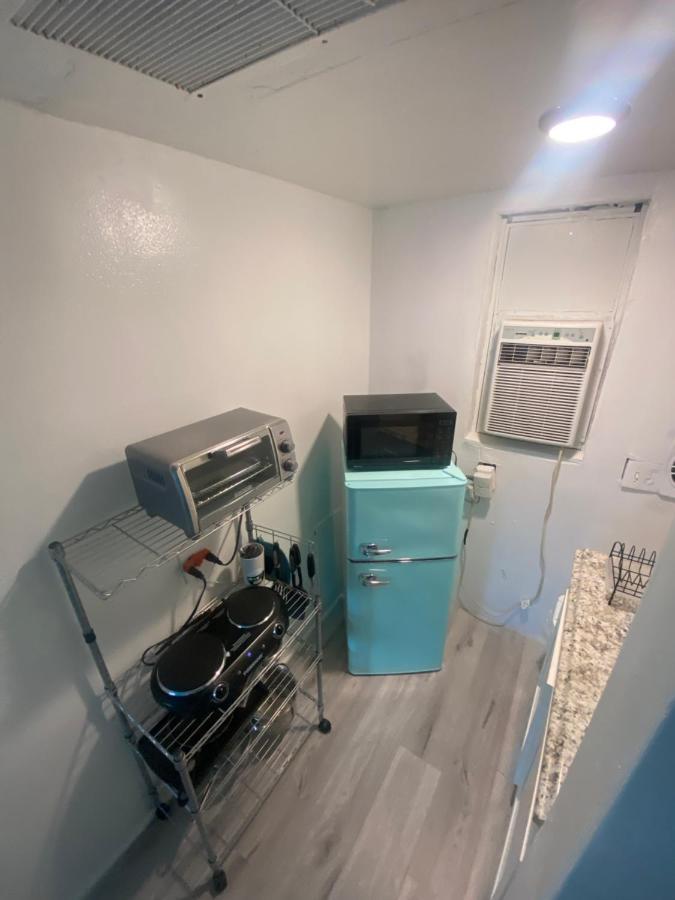Uptown Inn & Suites St. Petersburg Bagian luar foto