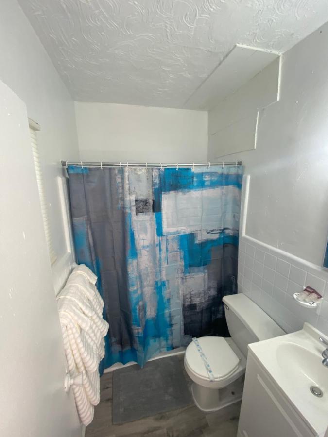 Uptown Inn & Suites St. Petersburg Bagian luar foto